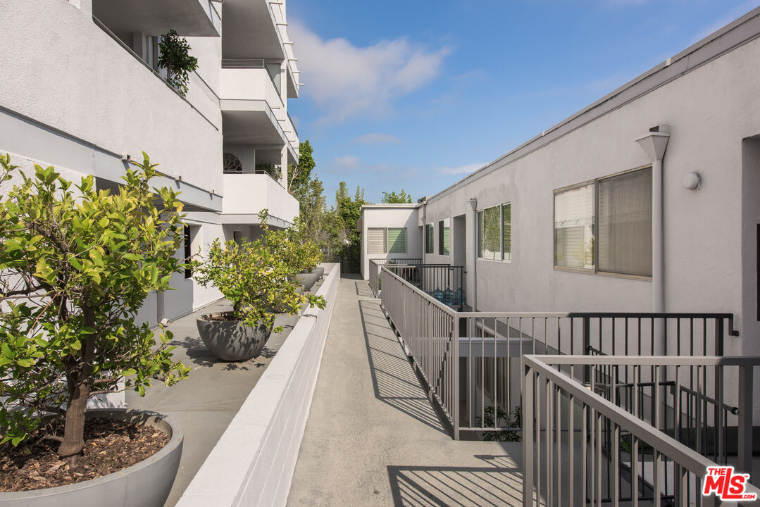 Pacific Palisades, CA, 90272