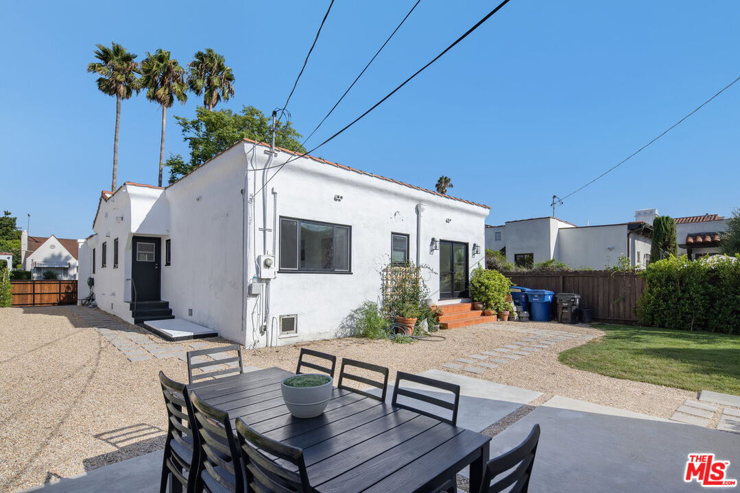 Los Angeles, CA, 90048