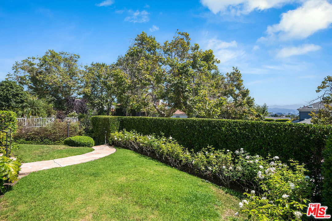 2755 Mcconnell Dr