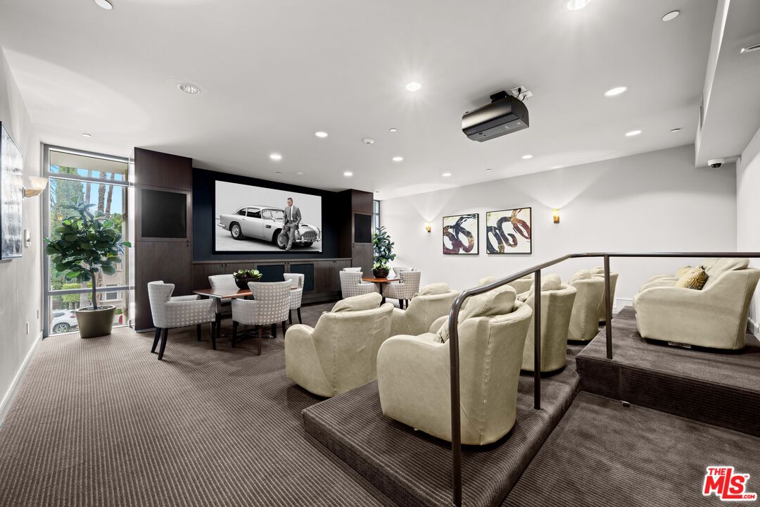 447 N Doheny Dr Unit: 303