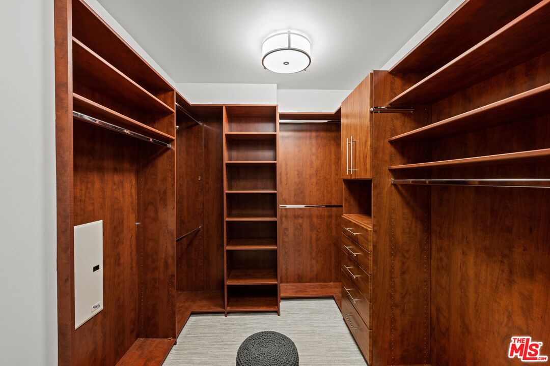 447 N Doheny Dr Unit: 303