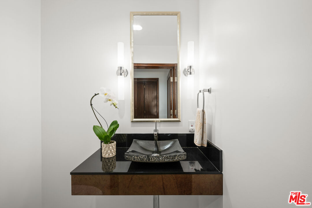 447 N Doheny Dr Unit: 303
