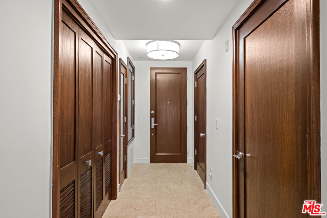 447 N Doheny Dr Unit: 303