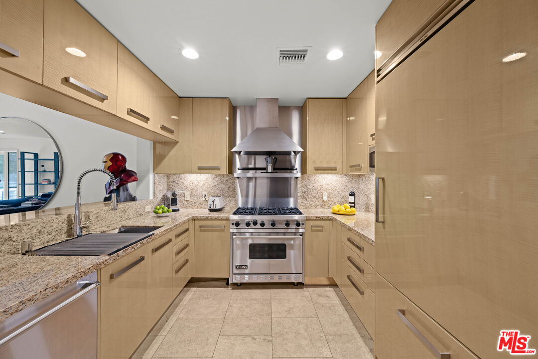 447 N Doheny Dr Unit: 303