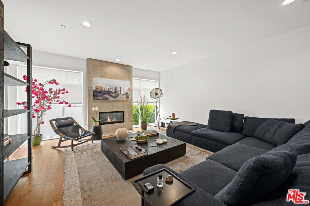 447 N Doheny Dr Unit: 303