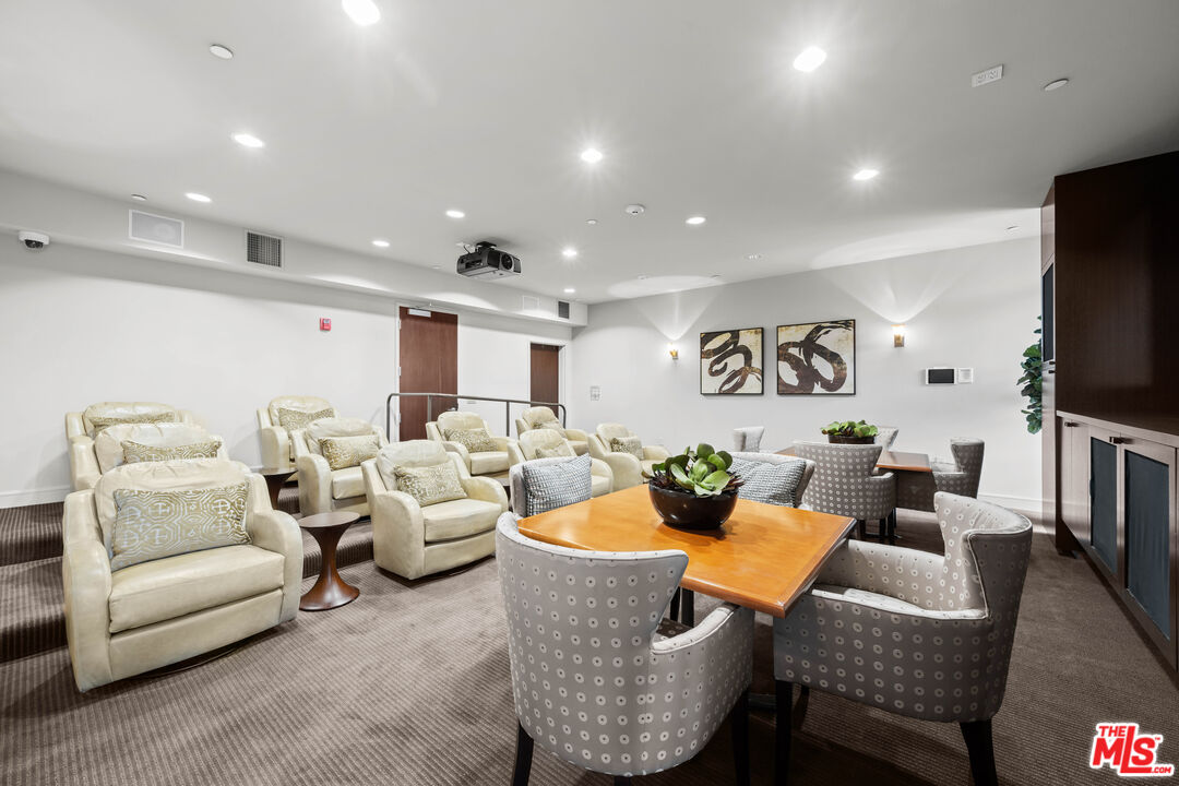 447 N Doheny Dr Unit: 303