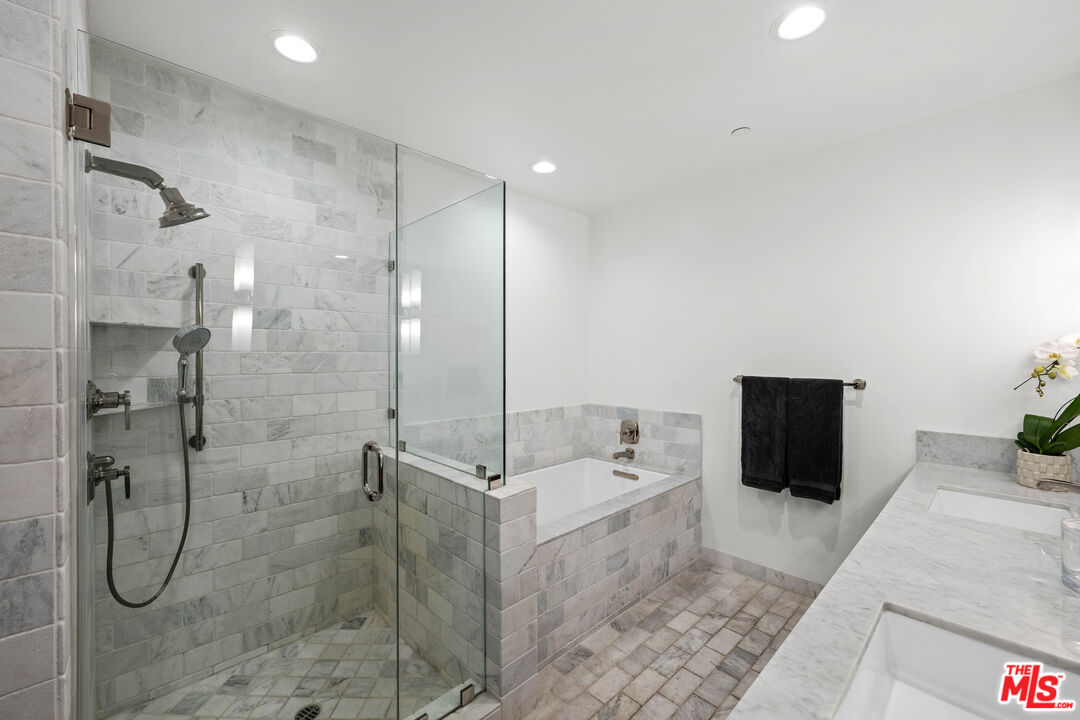 447 N Doheny Dr Unit: 303
