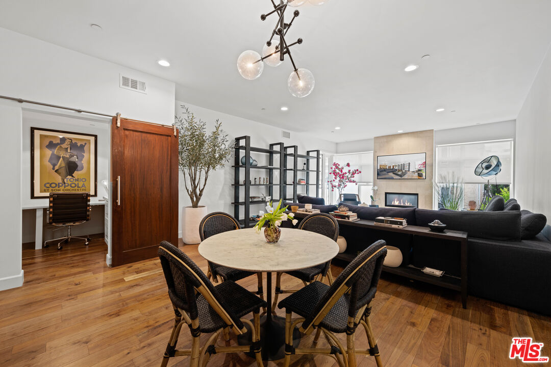 447 N Doheny Dr Unit: 303