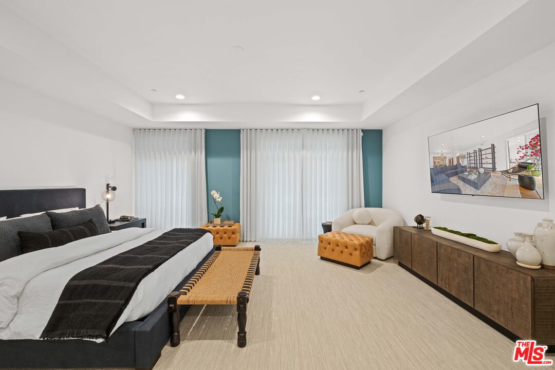 447 N Doheny Dr Unit: 303