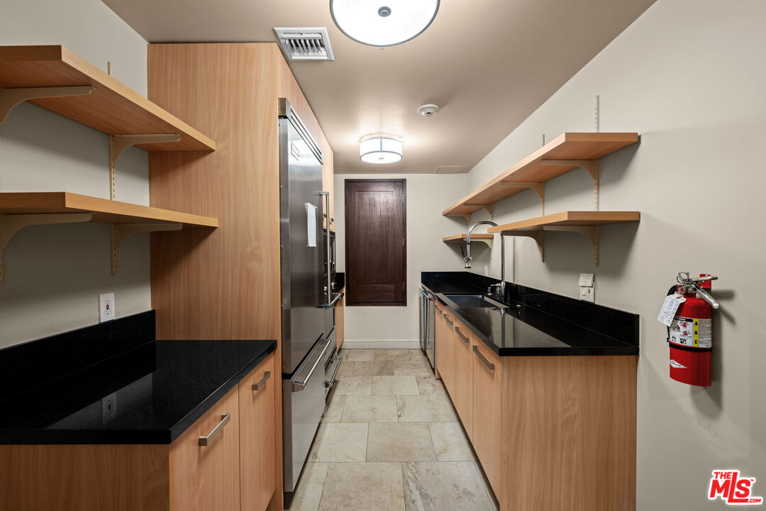 447 N Doheny Dr Unit: 303