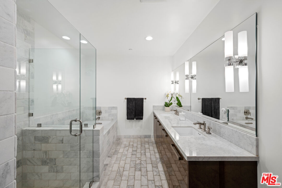 447 N Doheny Dr Unit: 303