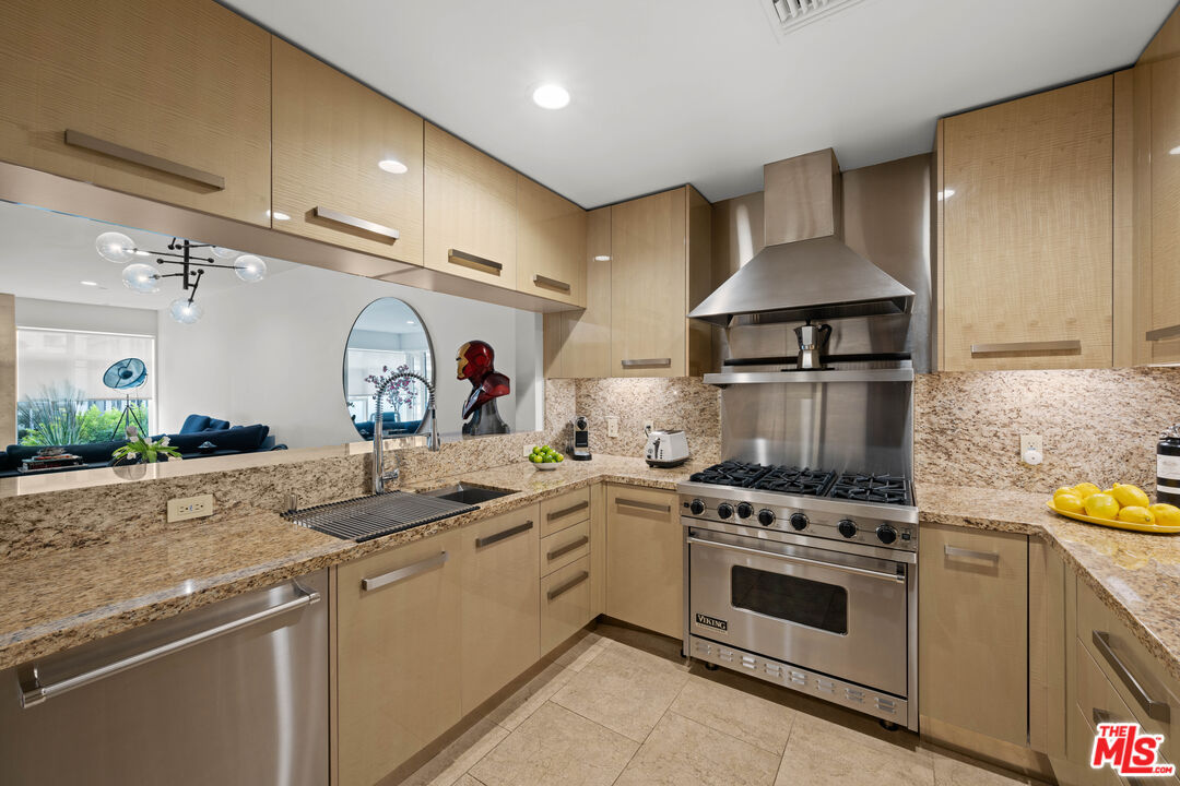 447 N Doheny Dr Unit: 303
