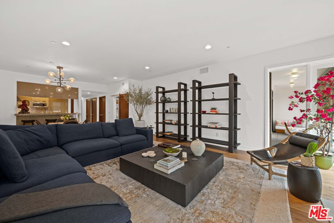 447 N Doheny Dr Unit: 303