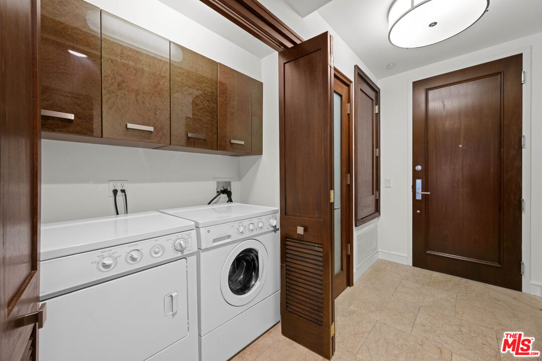 447 N Doheny Dr Unit: 303