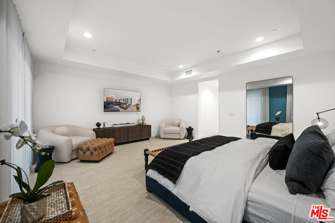 447 N Doheny Dr Unit: 303
