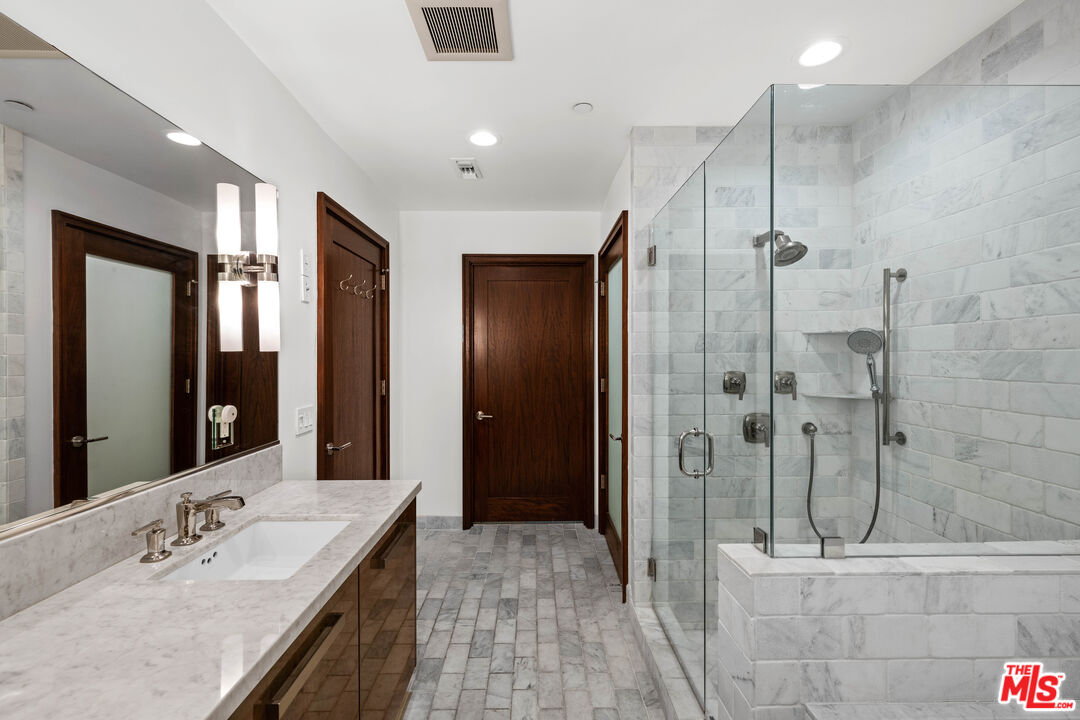 447 N Doheny Dr Unit: 303
