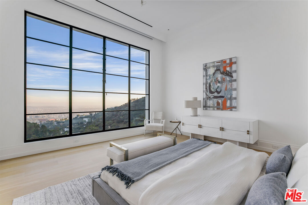 Los Angeles, CA, 90069