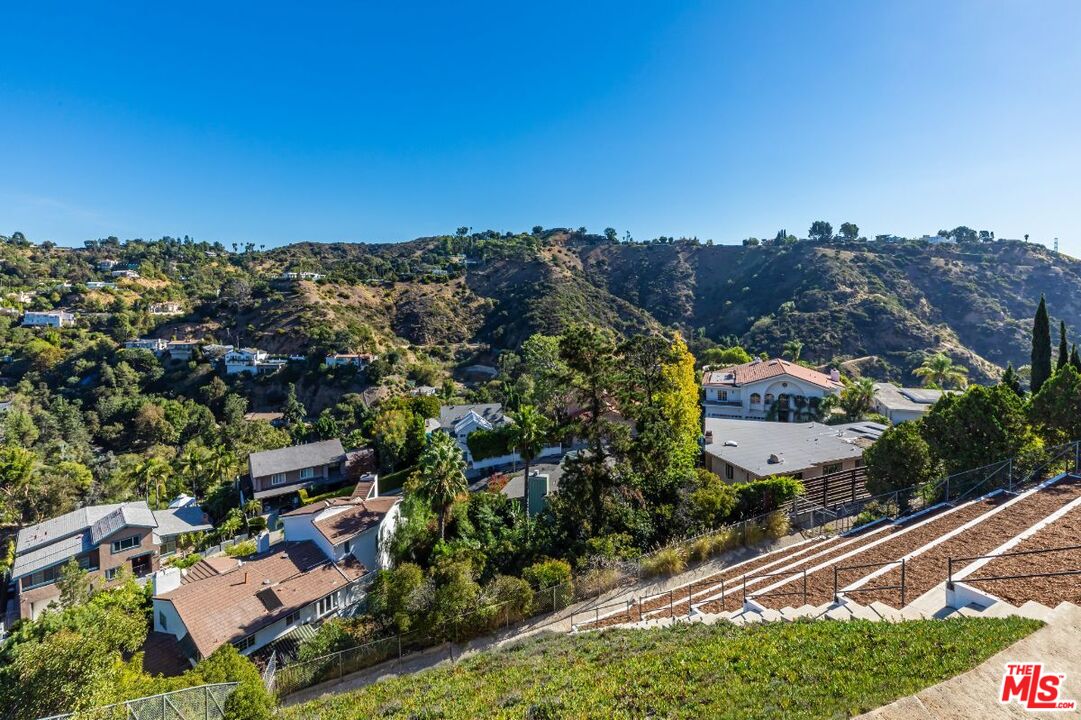 Los Angeles, CA, 90046