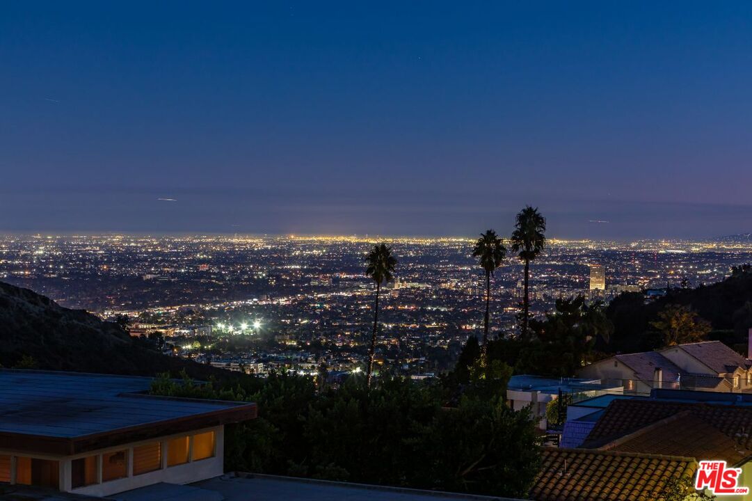 Los Angeles, CA, 90046