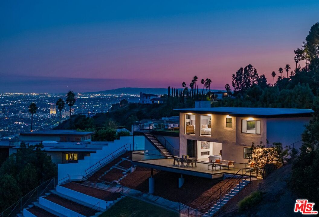 Los Angeles, CA, 90046