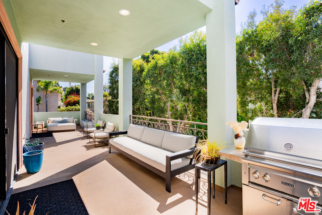Pacific Palisades, CA, 90272