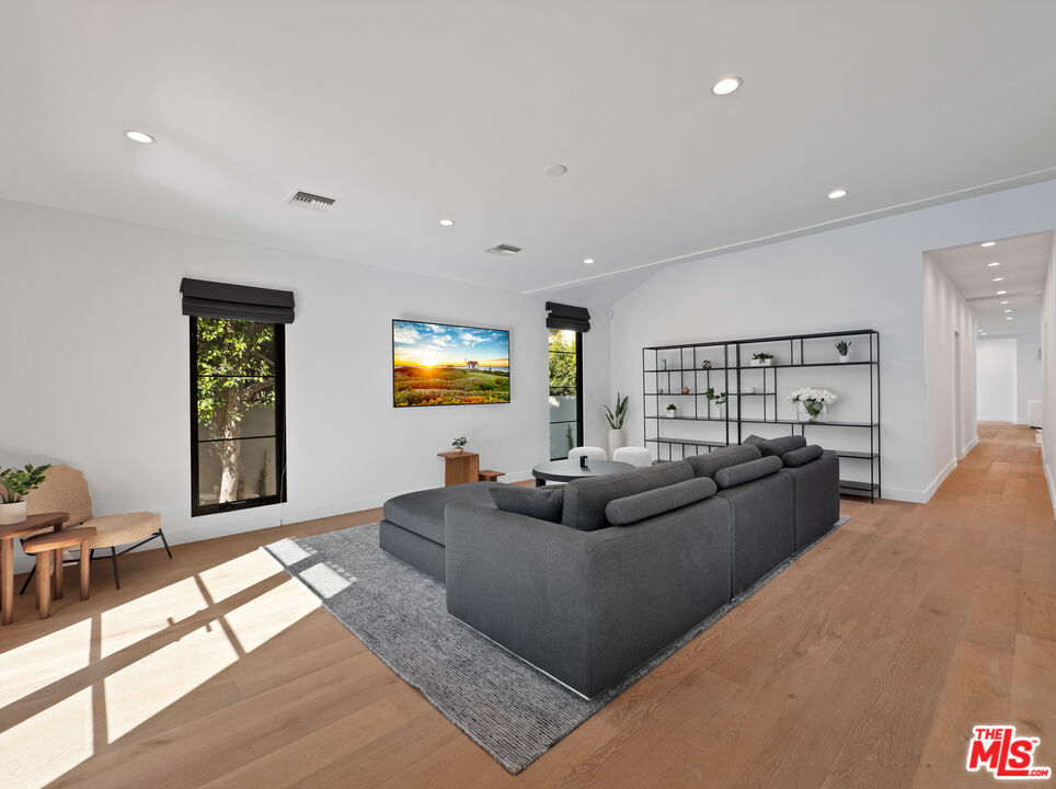343 N ALFRED ST