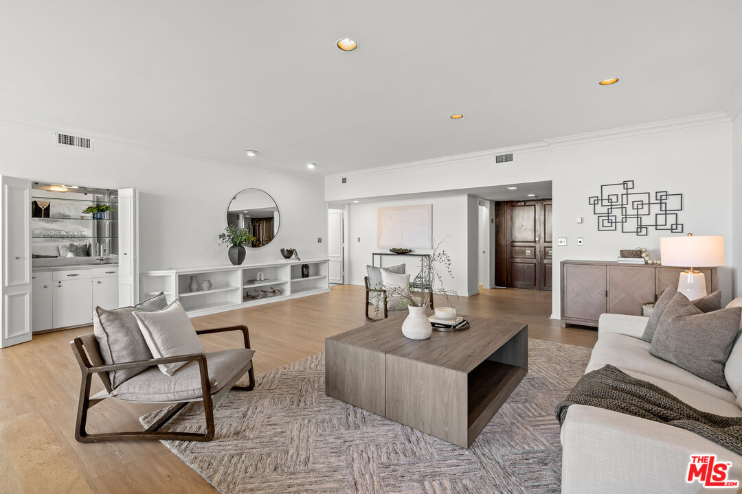 1333 S Beverly Glen Blvd Unit: 906