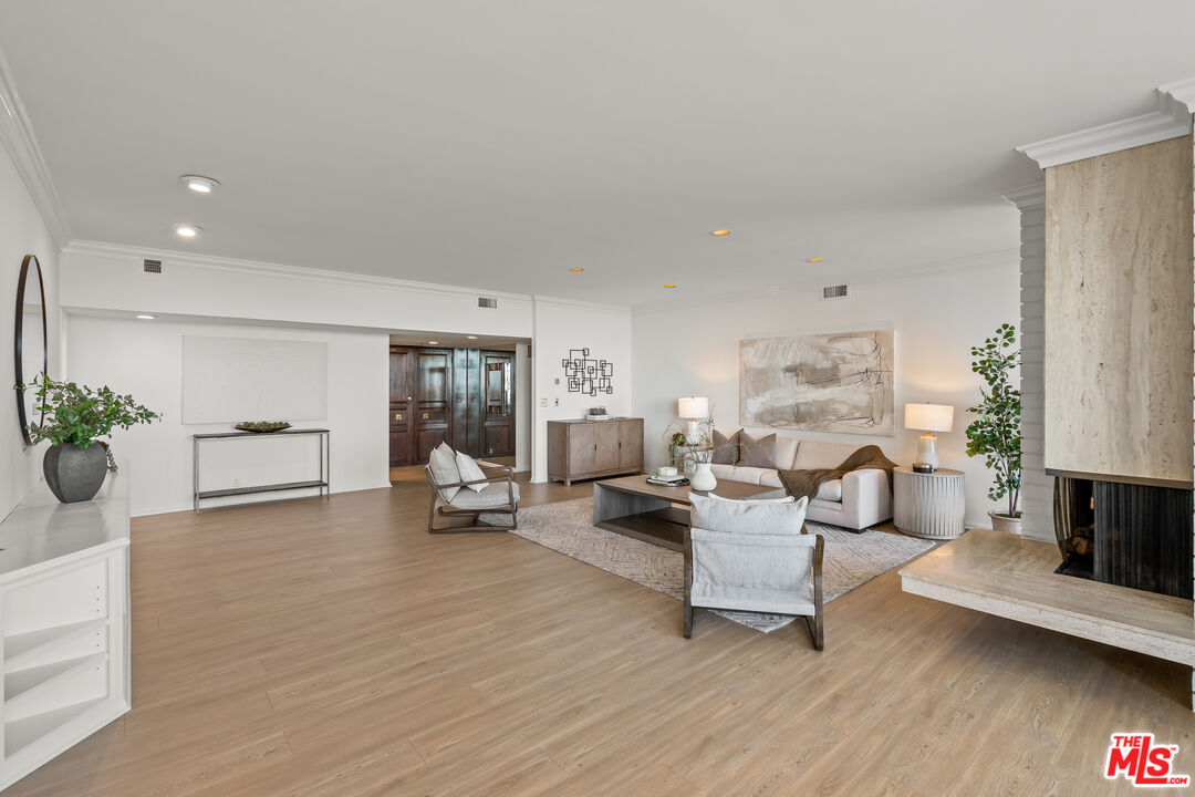 1333 S Beverly Glen Blvd Unit: 906