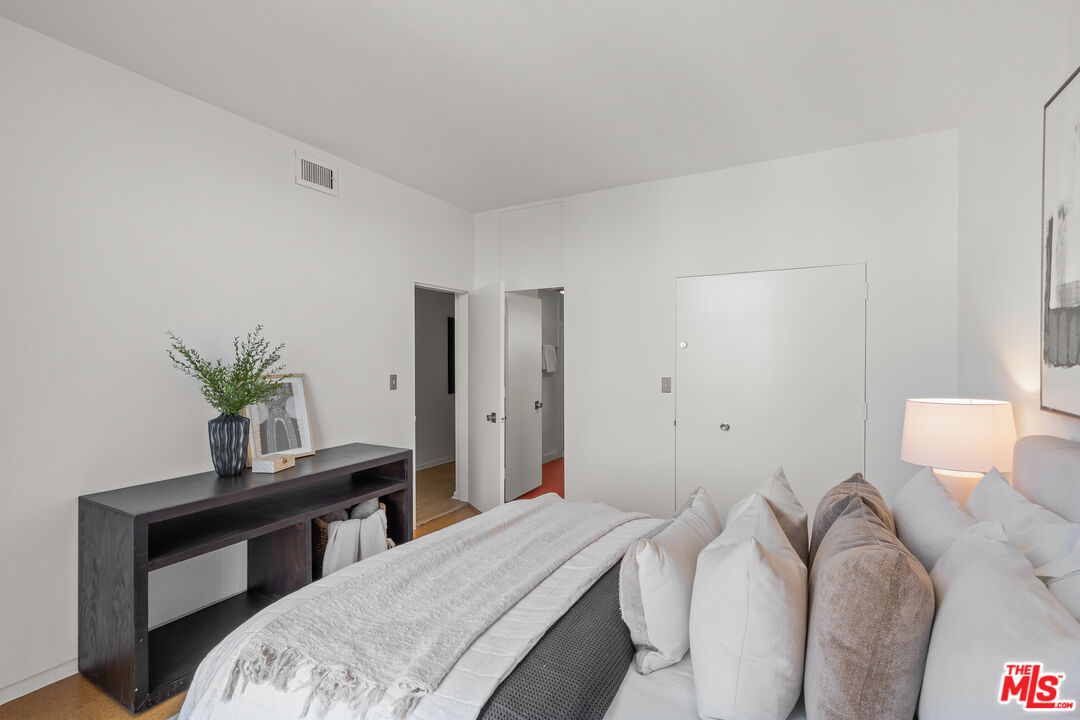 1333 S Beverly Glen Blvd Unit: 906