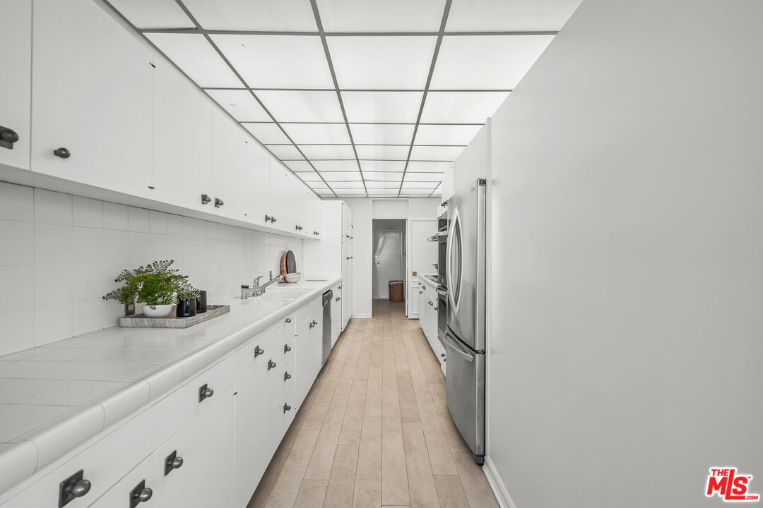 1333 S Beverly Glen Blvd Unit: 906