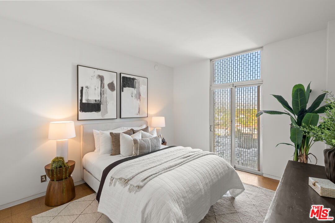 1333 S Beverly Glen Blvd Unit: 906