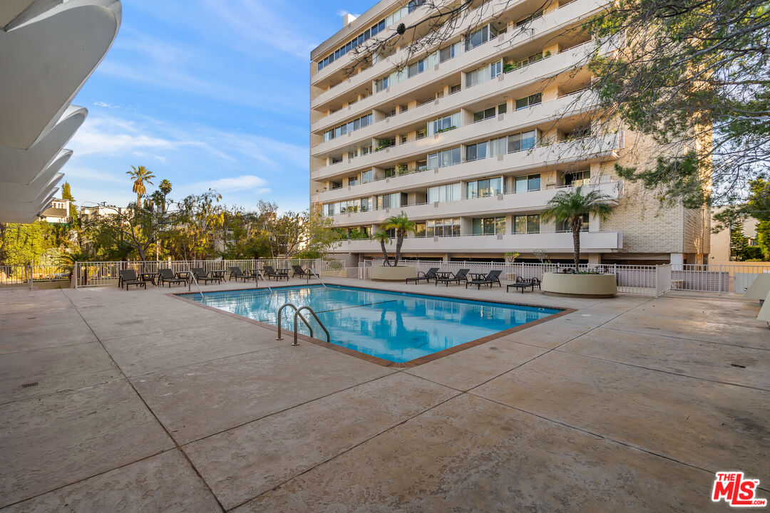 1333 S Beverly Glen Blvd Unit: 906