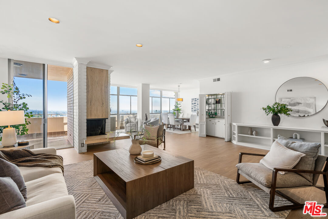 1333 S Beverly Glen Blvd Unit: 906