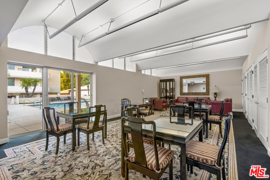 1333 S Beverly Glen Blvd Unit: 906