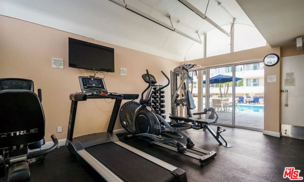 1333 S Beverly Glen Blvd Unit: 906