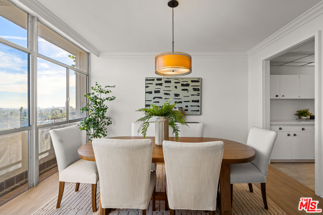 1333 S Beverly Glen Blvd Unit: 906