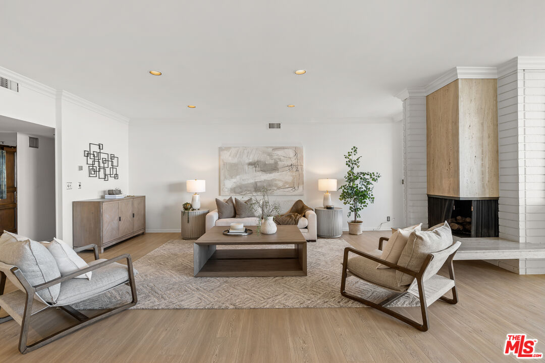 1333 S Beverly Glen Blvd Unit: 906