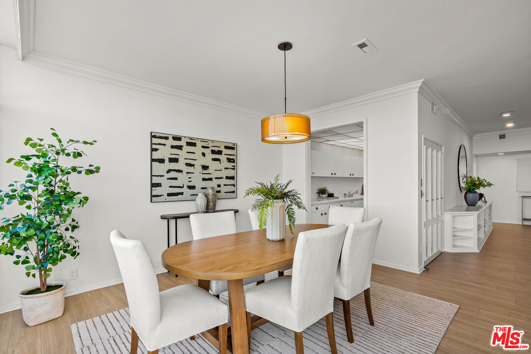 1333 S Beverly Glen Blvd Unit: 906