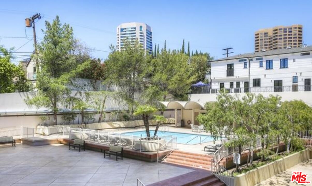 1333 S Beverly Glen Blvd Unit: 906