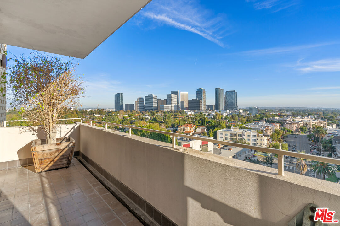 1333 S Beverly Glen Blvd Unit: 906