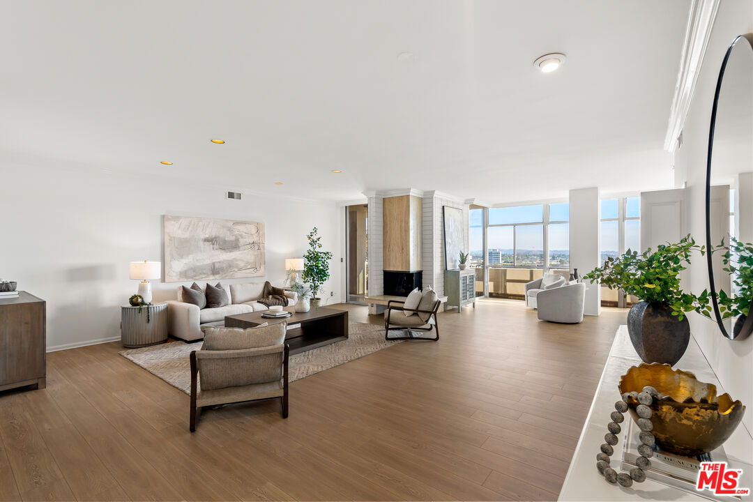 1333 S Beverly Glen Blvd Unit: 906