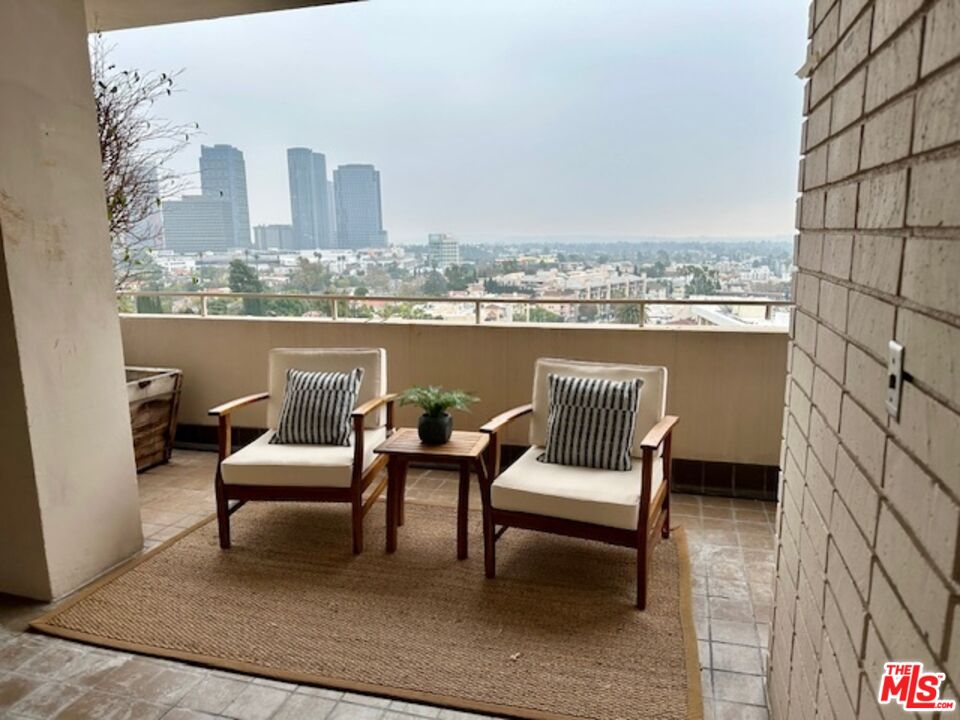 1333 S Beverly Glen Blvd Unit: 906