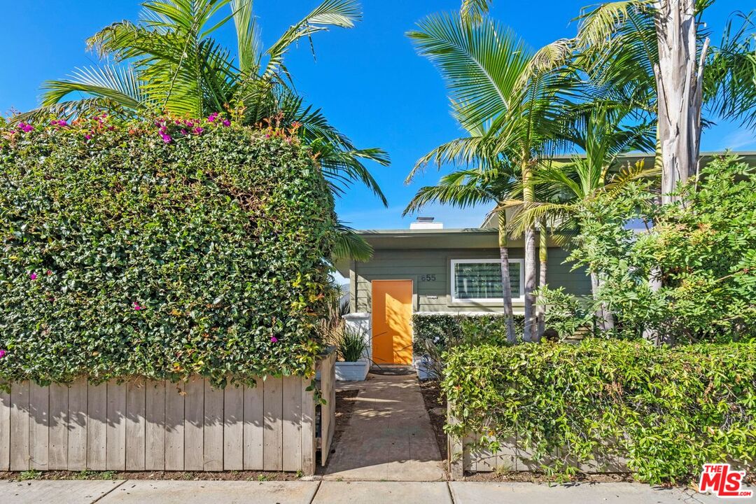 655 Las Lomas Ave