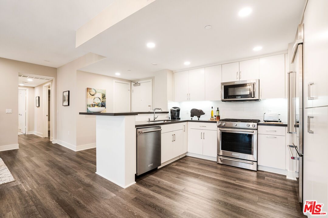 6030 Seabluff Dr Unit: 405