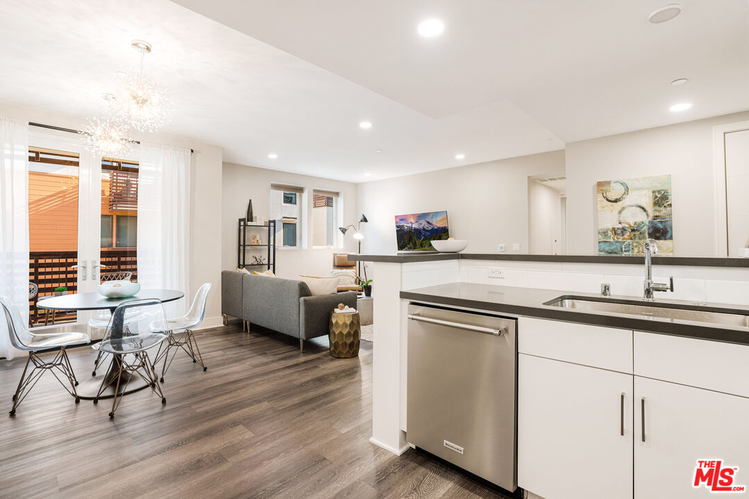 6030 Seabluff Dr Unit: 405