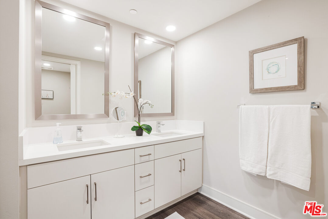 6030 Seabluff Dr Unit: 405