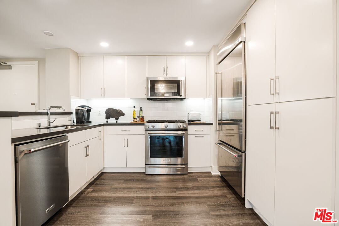 6030 Seabluff Dr Unit: 405