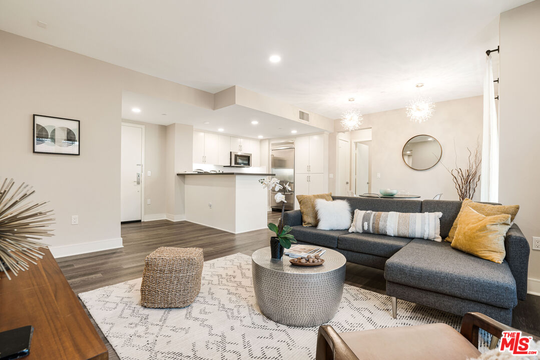 6030 Seabluff Dr Unit: 405