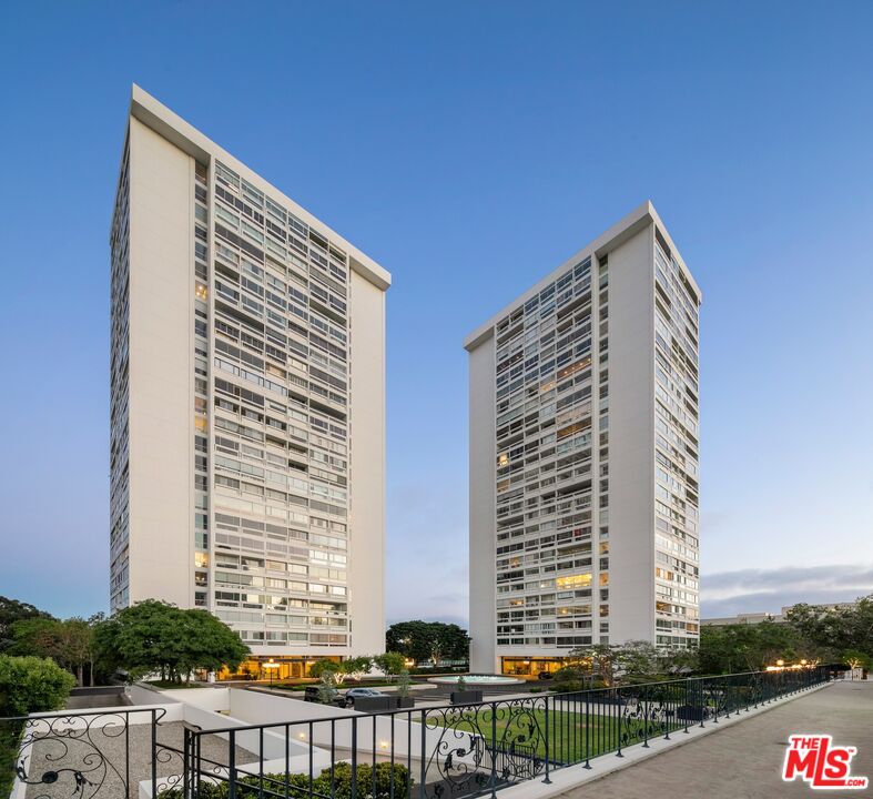 2222 Avenue Of The Stars Unit: 801E
