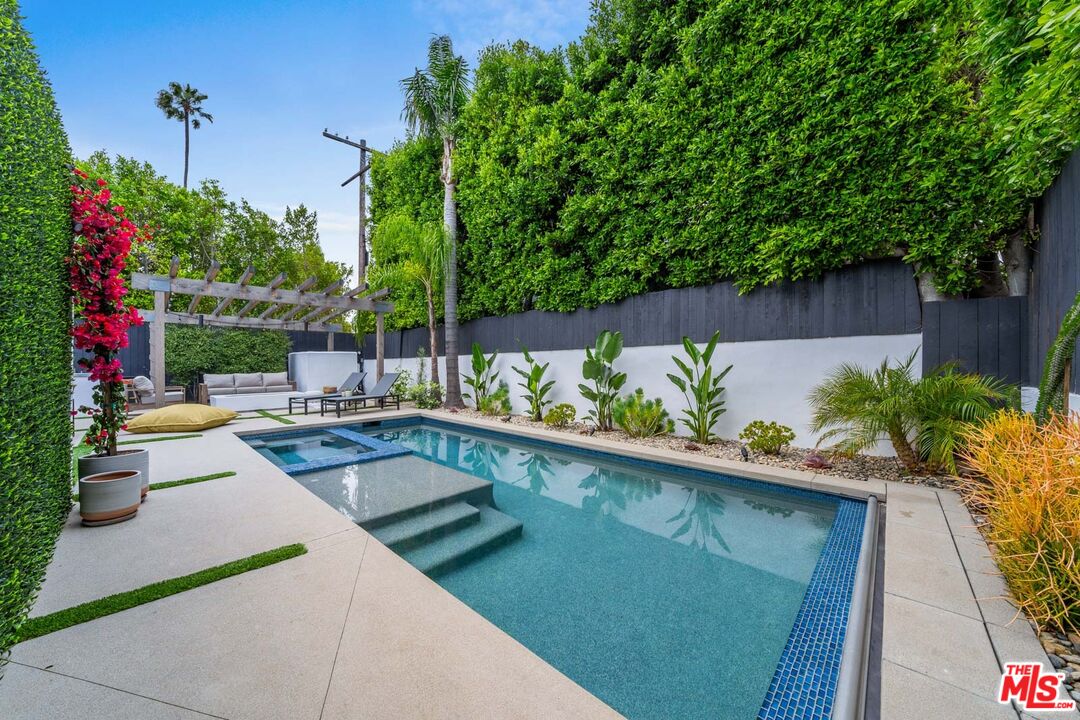 Los Angeles, CA, 90048